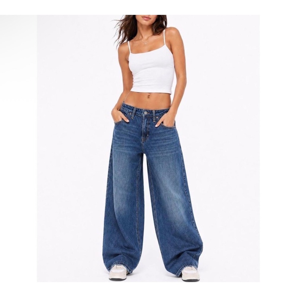 Hollister Low-Rise Super Baggy Jeans Sz 6R/28 Blue Wide Leg Frayed Y2K Skate